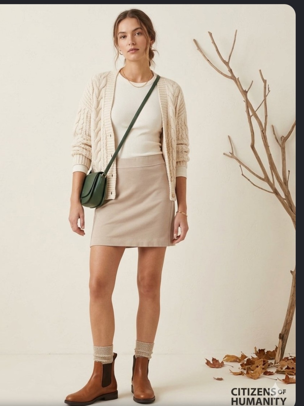Citizens of humanity pull on skirt